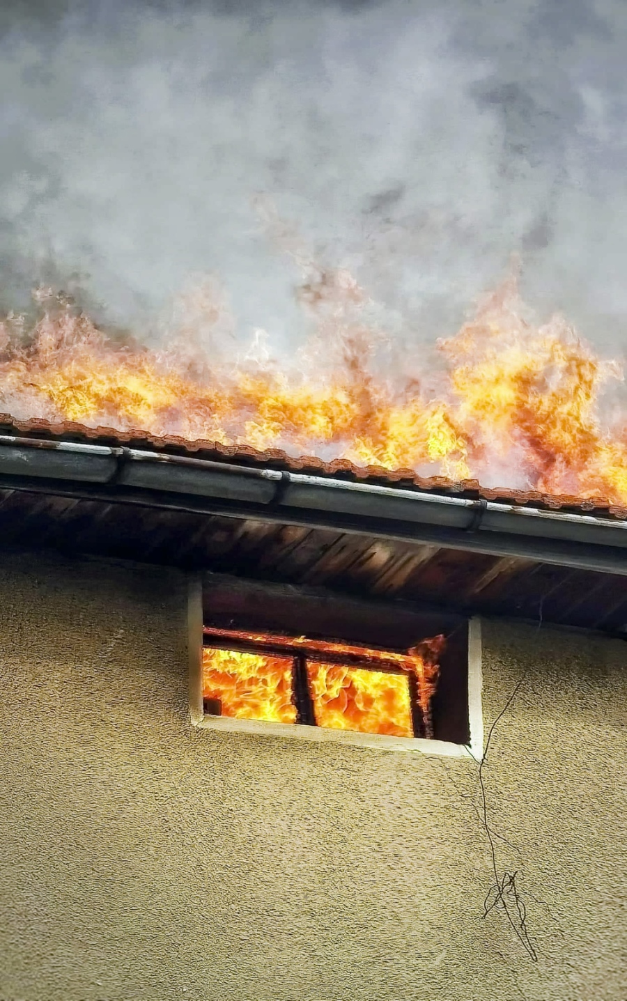 Сплотеността на равногорци спаси три къщи от пожар